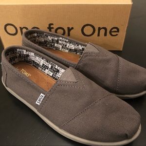 NIB - TOMS Big Kids Ash Canvas Classics